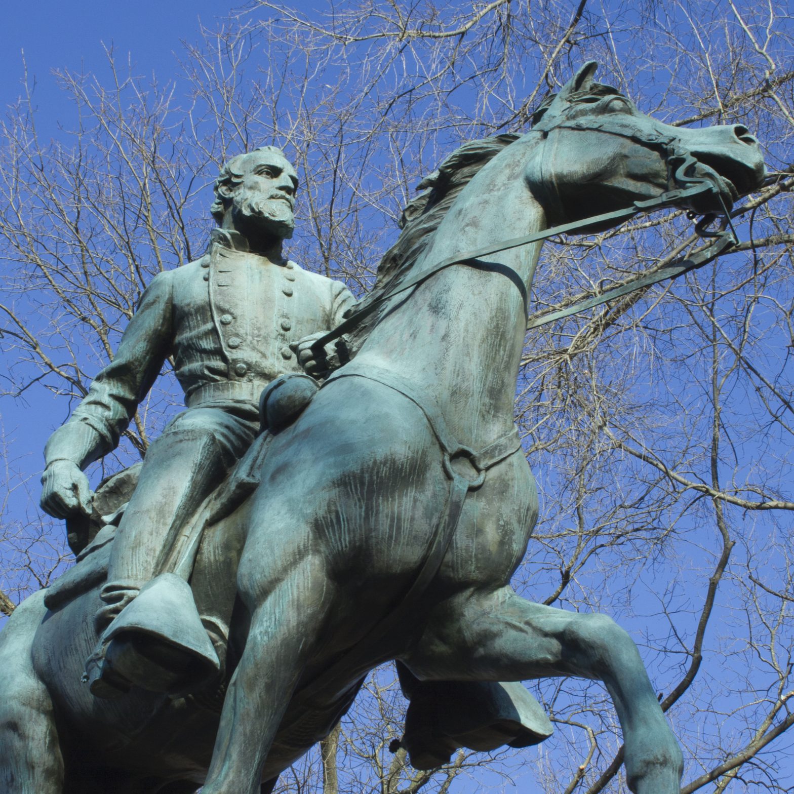 Bronze statue of Confederate General Stonewall Jackson riding a horse