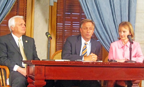 Governor Haslam, flanked by Lt. Gov./Senate Speaker Ron Ramsey (left() and House Speaker Beth Harwell afrer close of 107th General Assembly