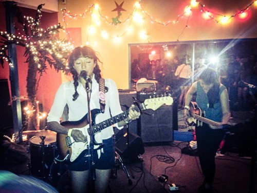 Seattles La Luz warms up the crowd at Street Legal Guitars