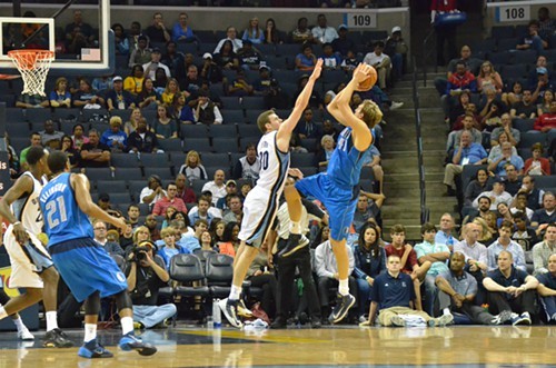 The Grizzlies need more of this tonight from Jon Jonny Basketball Leuer.