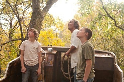 Tye Sheridan, Matthew McConaughey, and Jacob Lofland in Mud